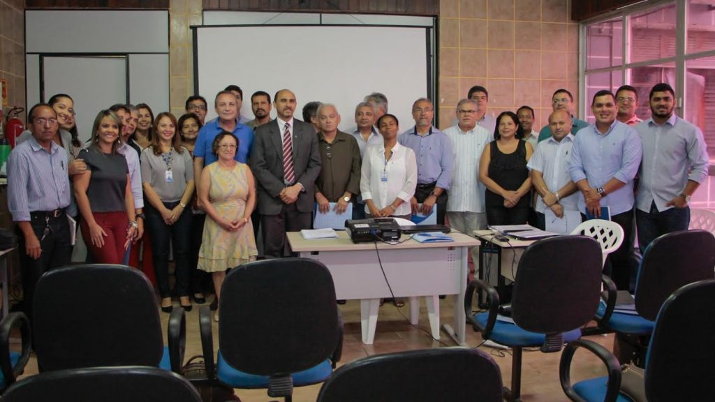  Prefeito Luis Fernando durante reunião com gestores do Sebrae e da Prefeitura