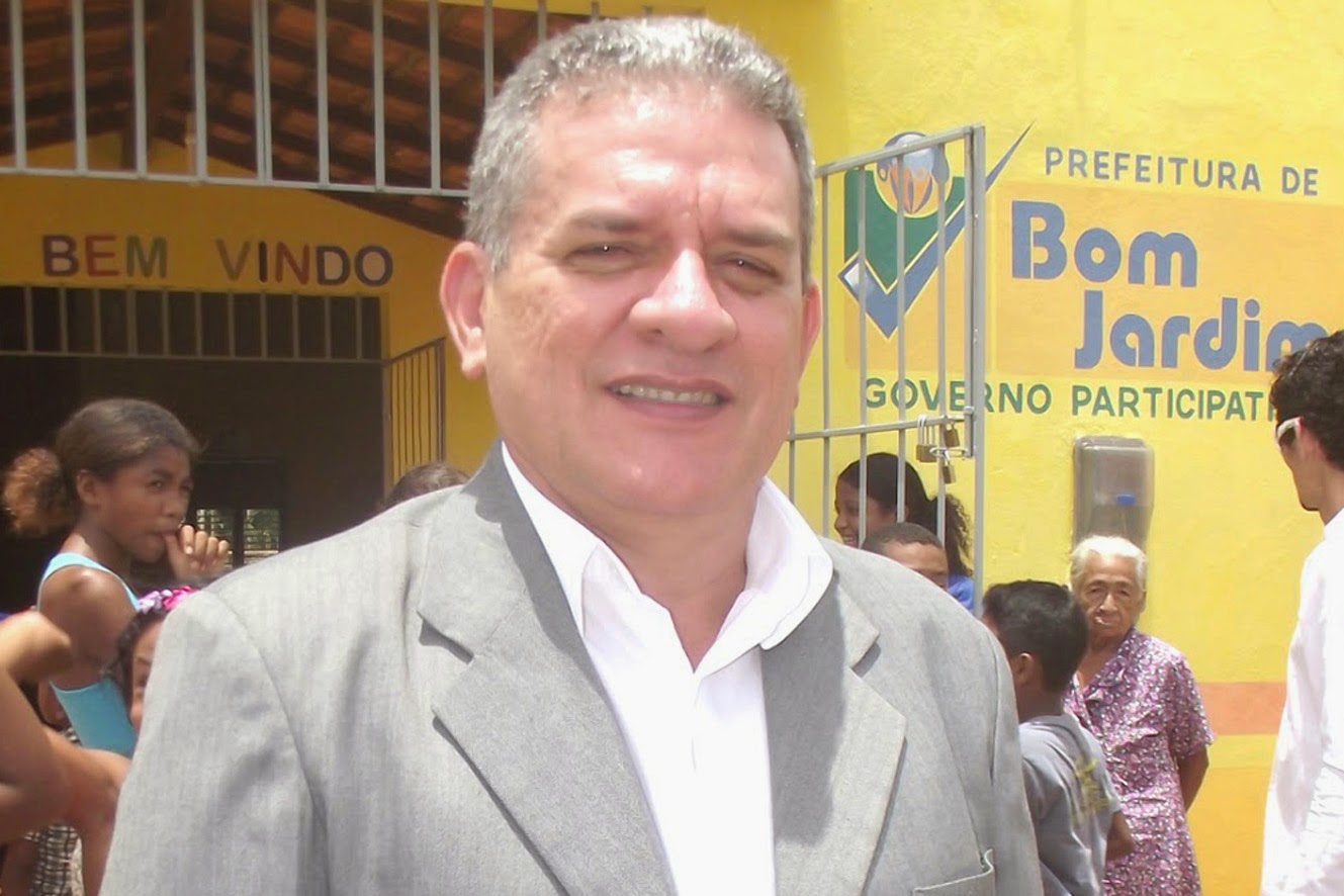 Ex-prefeito Antônio Roque Portela.